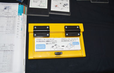 絶妙な開閉動作が可能になる「バラエティモーションヒンジ」