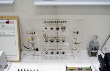 パネル貫通式丸型コネクタ
